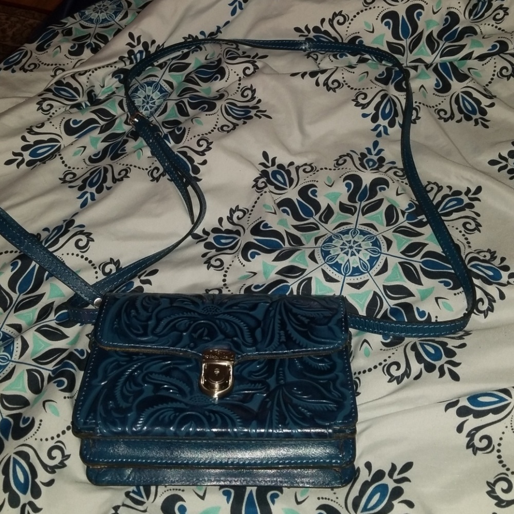 Handbag with organizer